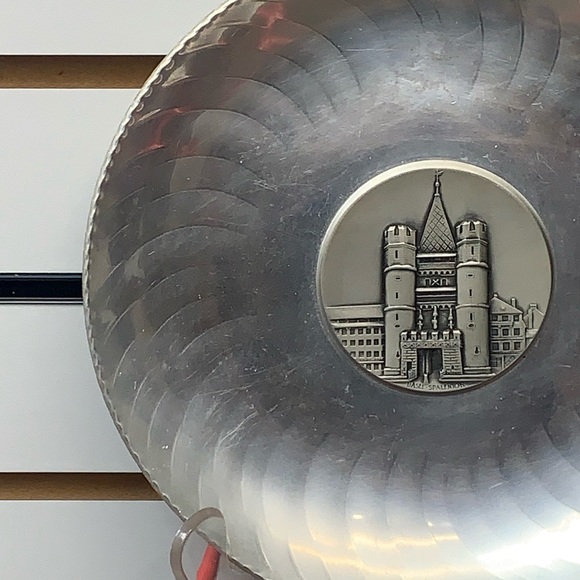 Hand Hammered Vintage Switzerland Aluminum Plate - Picture 4 of 8